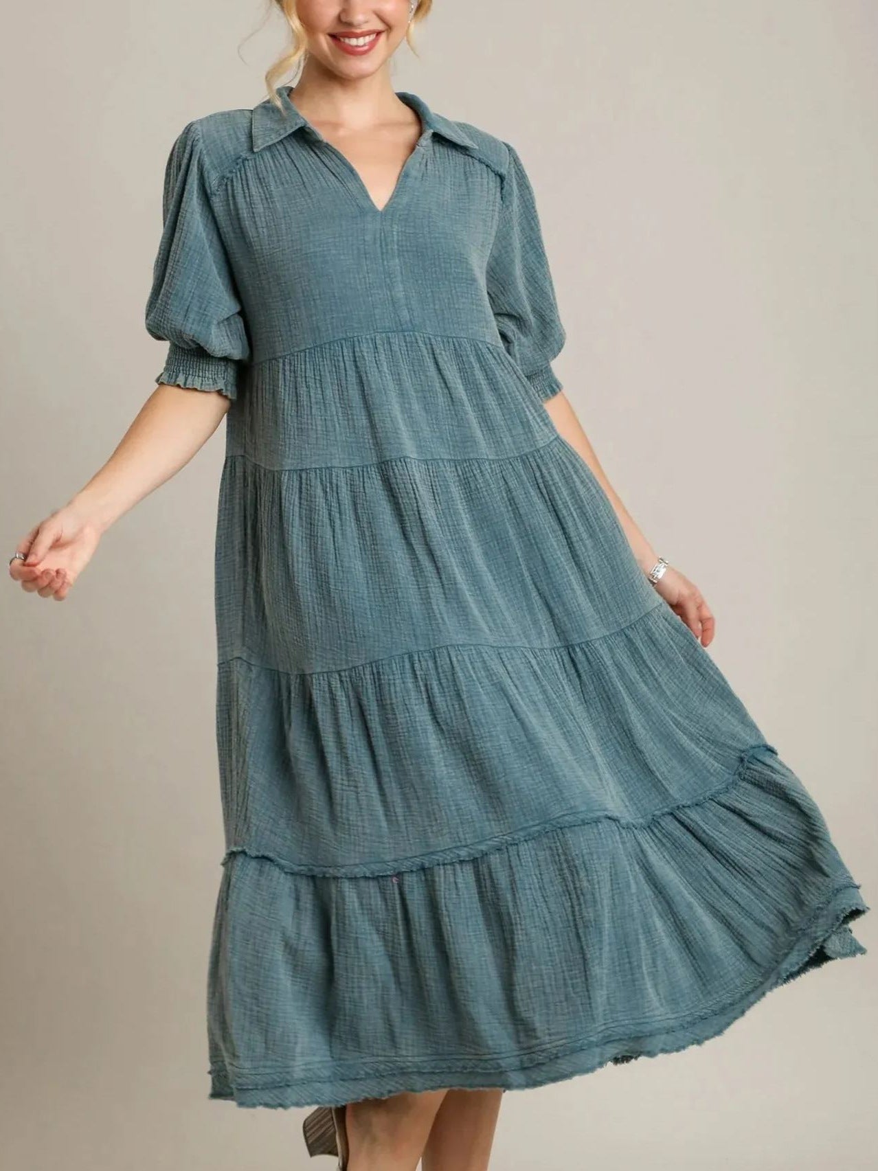 New fashionable and comfortable mid-sleeve V-neck layered dress for women