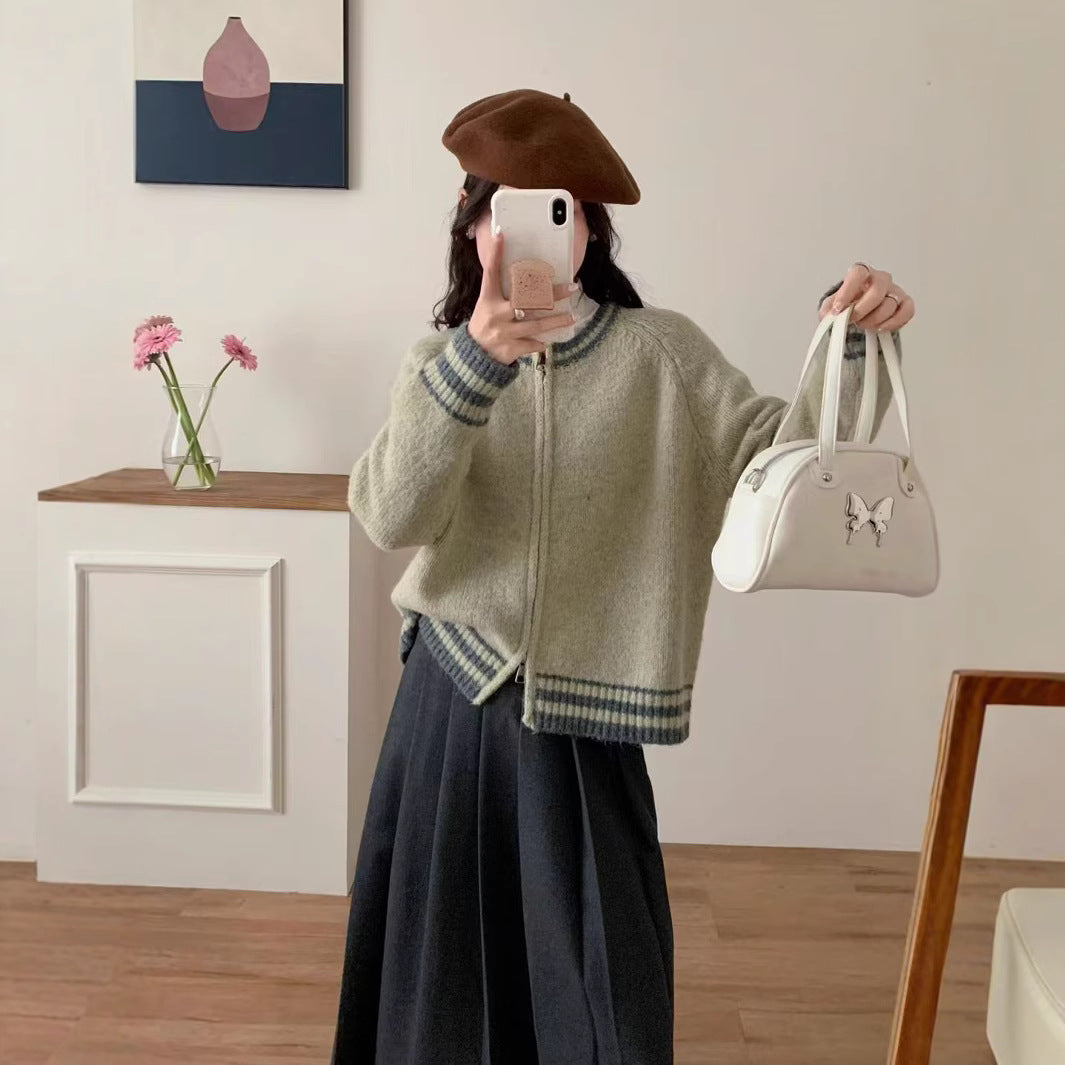 Real shot of color-blocked design round neck double zipper sweater cardigan for women in autumn and winter with a retro atmosphere knitted jacket